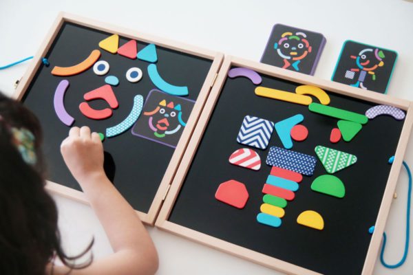 Jugando con el Maletín Geomuñeco de Djeco