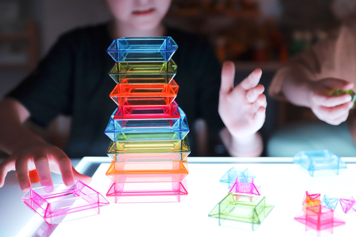 Seis juegos para trabajar la lógica en la mesa de luz