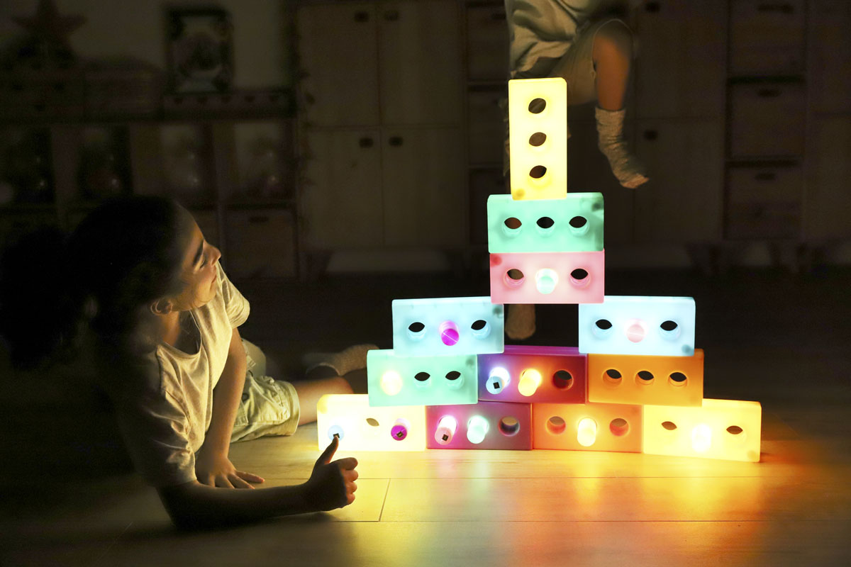 Explorando la magia de las construcciones luminosas, ¡con vídeo!
