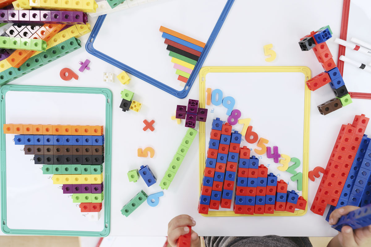 Policubos: el juego de construcción que hace divertidas las matemáticas