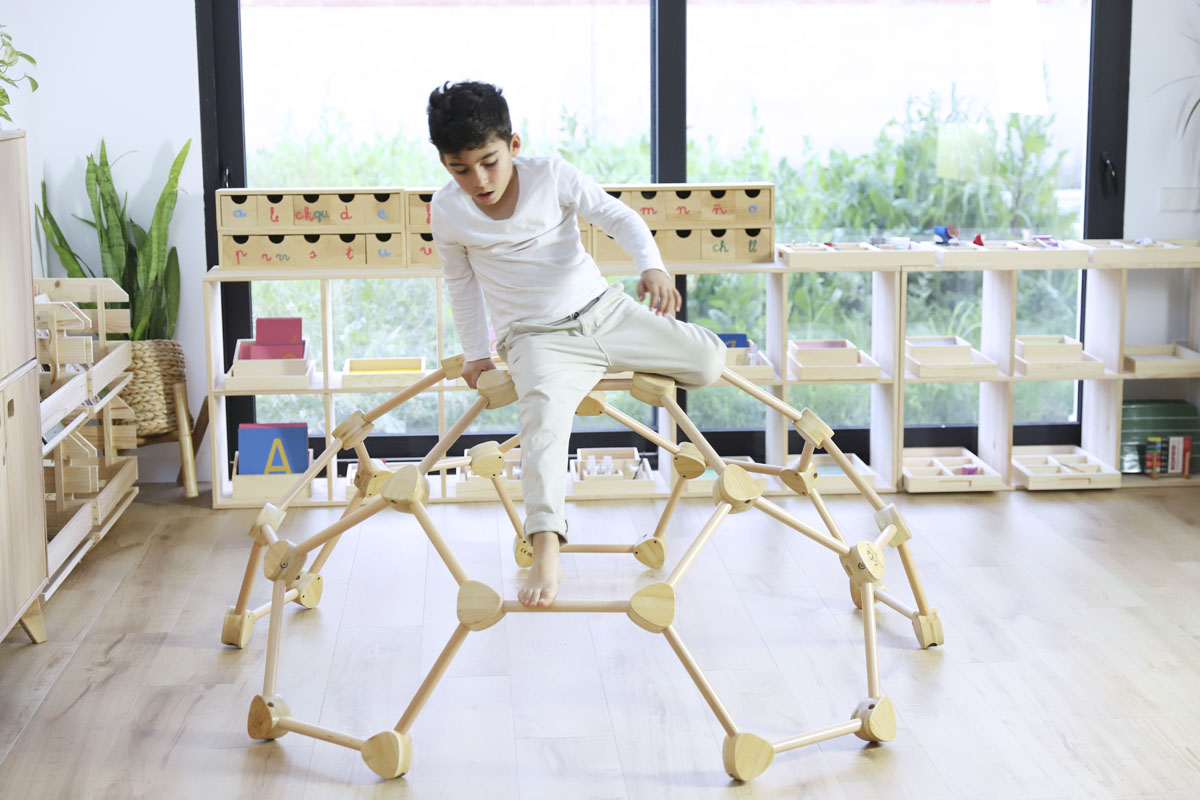 La cúpula de escalada: movimiento libre y aprendizaje en un solo material