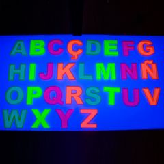 Alfabeto letras mayúsculas rellenables fluorescentes 7 cm (28) - Sumando Momentos