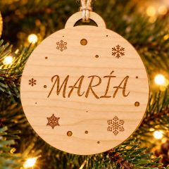 Bola de Navidad de madera grabada y personalizada con nombre - Copitos de nieve