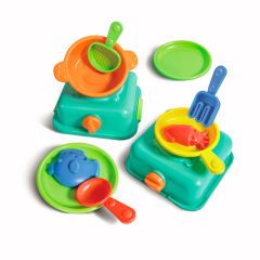 Cocinita portátil con moldes para arena - Hape