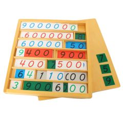 Caja de madera con tarjetas para multiplicar en el juego del banco - Montessori