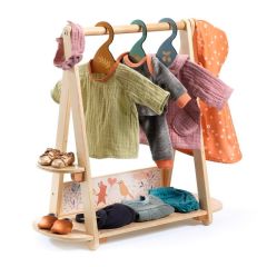 Perchero y perchas de madera para muñecas Pomea - Djeco