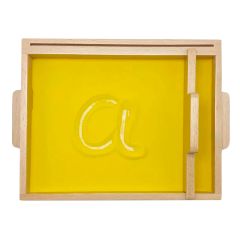 Bandeja de madera con arena y alisador - Montessori