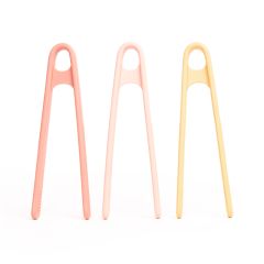 Pinzas de silicona coral y amarillo para bandeja Play Tray (3) - Inspire My Play